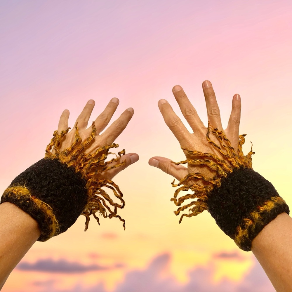 VTG Hand-knit cuffs by Nikki Borodi - funky fringes